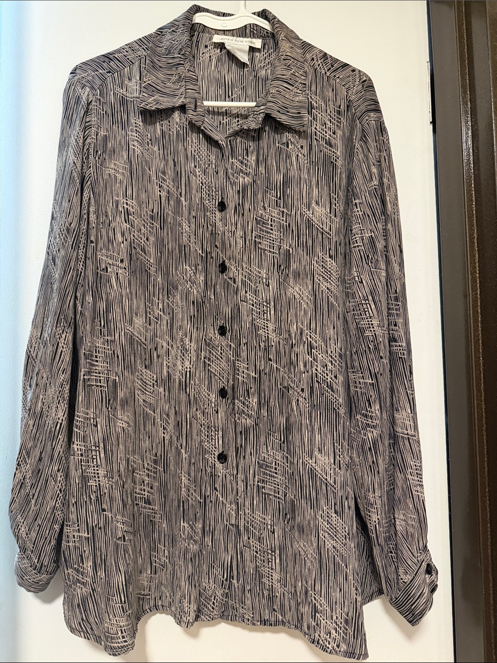 Jones New York Black & White Patterned Button-Down Shirt 100% Silk